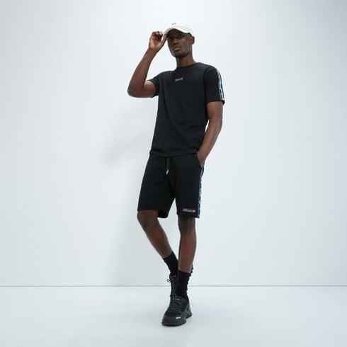 Ellesse short set for man סט מכנס וחולצה מהמותג אלס לגבר בצבע שחור